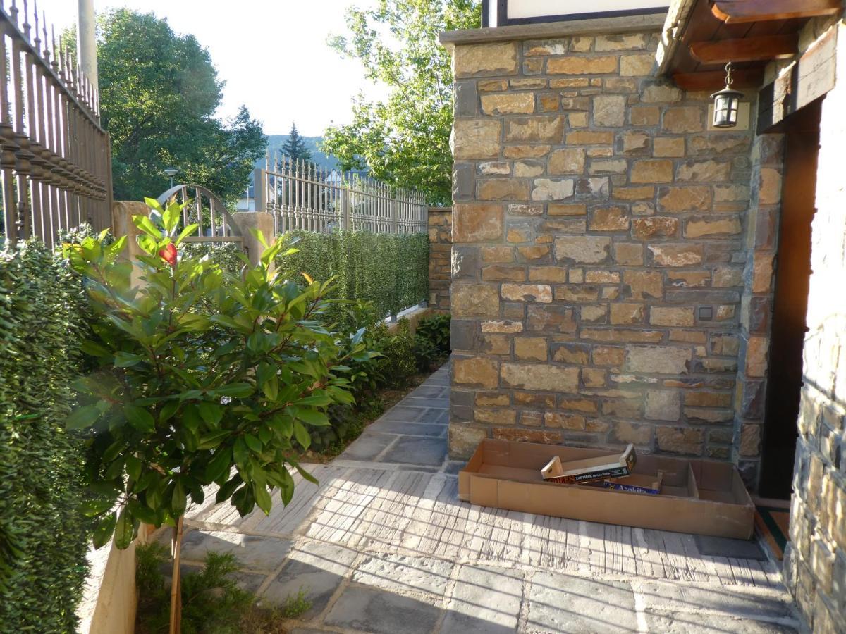 Casa con jardín frente ciudadela Vila Jaca Exterior foto
